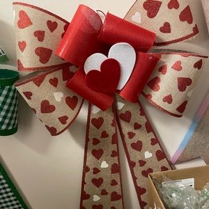 Door bow Valentine’s Day theme
